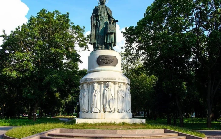 Памятник княгине Ольге