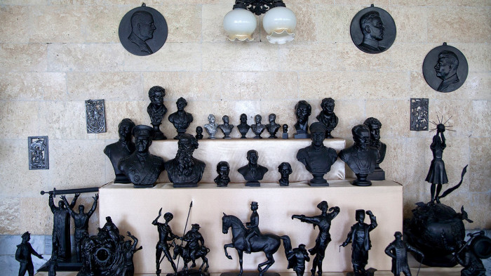 1695946227_balthazar-club-p-kasli-skulptura-vkontakte-72-1