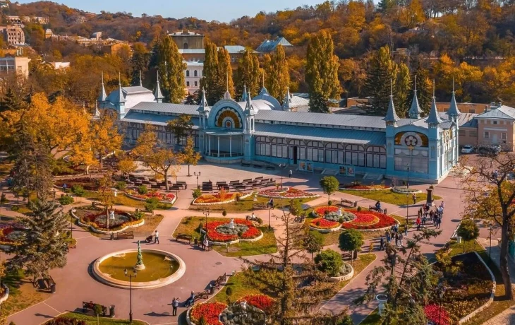 Парк «Цветник» и Лермонтовская галерея Парк «Цветник» и Лермонтовская галерея