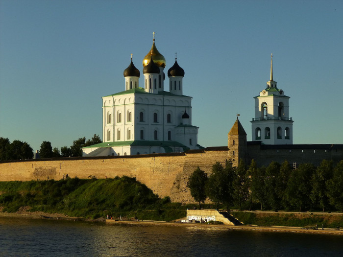 псковский_кремль_на_закате