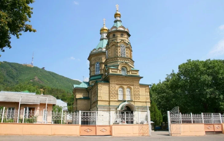 Пятигорский некрополь и Лазаревская церковь Пятигорский некрополь и Лазаревская церковь
